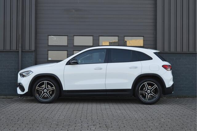 Mercedes-Benz GLA-KLASSE 180 Business Solution AMG | PANO | CAM | SFEERVERLICHTING | KEYLESS |