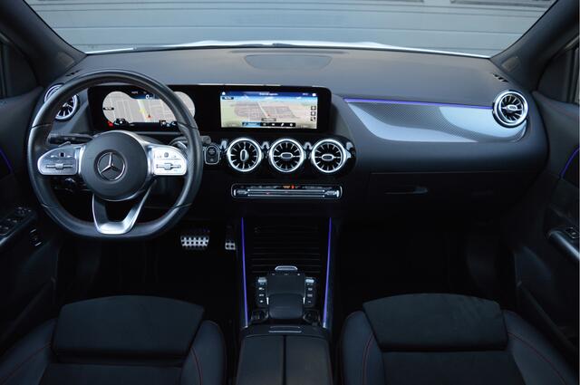 Mercedes-Benz GLA-KLASSE 180 Business Solution AMG | PANO | CAM | SFEERVERLICHTING | KEYLESS |