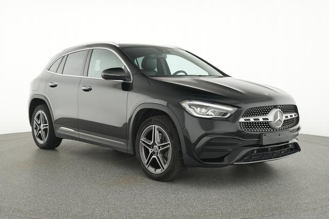 Mercedes-Benz GLA-KLASSE 250 e AMG Plug-In Hybride | Panoramadak | Trekhaak | Sfeerverlichting | Keyless Go | Parkeerpakket met Camera | Inclusief 24 maanden Mercedes-Benz Certified garantie voor Europa.
