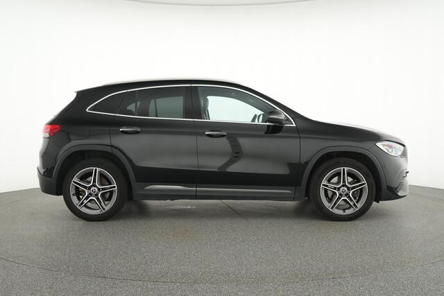 Mercedes-Benz GLA-KLASSE 250 e AMG Plug-In Hybride | Panoramadak | Trekhaak | Sfeerverlichting | Keyless Go | Parkeerpakket met Camera | Inclusief 24 maanden Mercedes-Benz Certified garantie voor Europa.