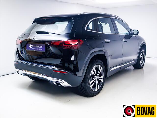 Mercedes-Benz GLA-KLASSE 250 e Luxury Line automaat 218 PK | Facelift | Elec. wegklapbare trekhaak | Adap. Cruise | Stoelverwarming | Elec. achterklep, Navigatie, app. connect, camera met parkeerassistent, sfeerverlichting