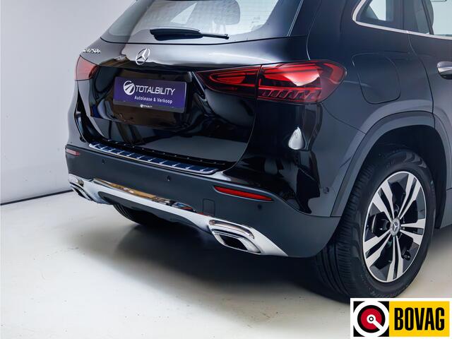 Mercedes-Benz GLA-KLASSE 250 e Luxury Line automaat 218 PK | Facelift | Elec. wegklapbare trekhaak | Adap. Cruise | Stoelverwarming | Elec. achterklep, Navigatie, app. connect, camera met parkeerassistent, sfeerverlichting