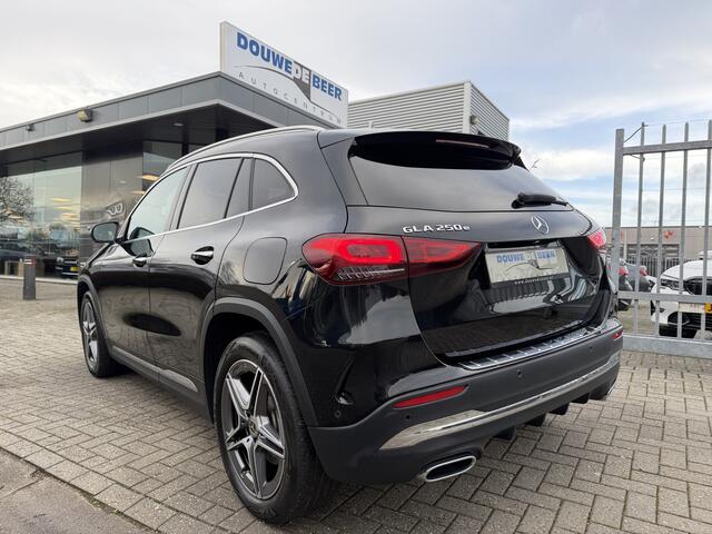 Mercedes-Benz GLA-KLASSE 250 e AMG Line Pano-Dak | Leer | Stoelverw. | Sfeerverlichting
