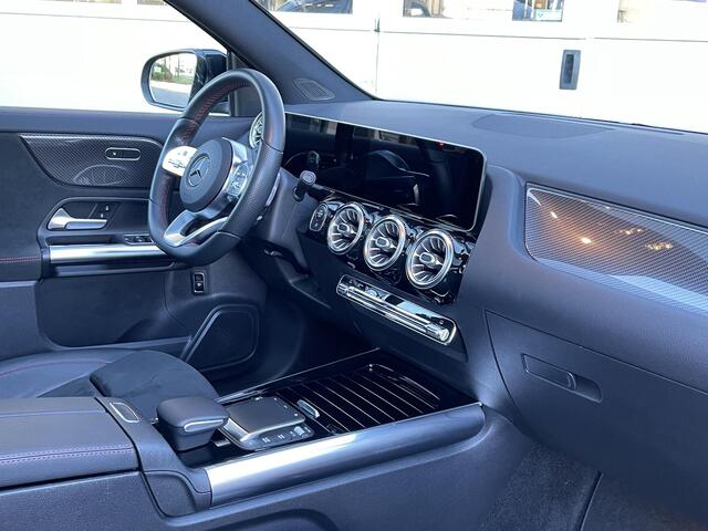 Mercedes-Benz GLA-KLASSE 200 Business Solution AMG | Panoramadak | Night-Pakket | Stoelverwarming | LED koplampen