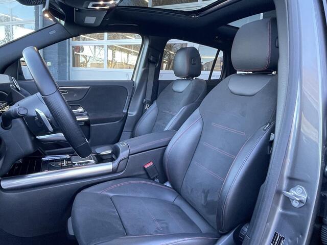 Mercedes-Benz GLA-KLASSE 200 Business Solution AMG | Panoramadak | Night-Pakket | Stoelverwarming | LED koplampen