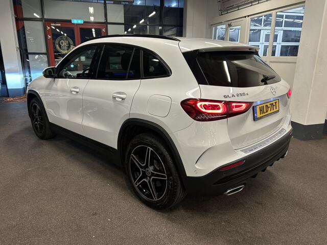 Mercedes-Benz GLA-KLASSE 250 e AMG Line | Adaptive cruise control | Sfeerverlichting | Lane assist | Dodehoeksdetectie | Apple carplay | Stoelverwarming | Lederen/Alcantara bekleding