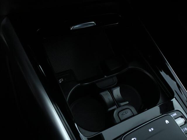 Mercedes-Benz GLA-KLASSE 250e Business Solution Luxury Line Apple CarPlay | Nightpakket | Achteruitrijcamera | Trekhaak Inclusief 24 maanden MB Certified garantie voor Europa.