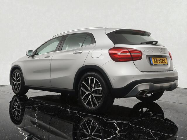 Mercedes-Benz GLA-KLASSE 200 Premium Automaat - Navigatie - Camera - Panoramadak - 18 inch LM velgen - Afneembare trekhaak - 12 maanden garantie
