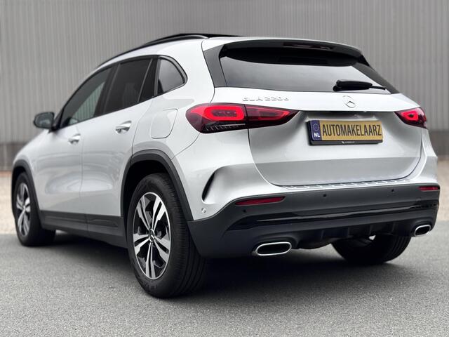 Mercedes-Benz GLA-KLASSE 220 d AMG PANO SFEER | ZO GOED ALS NIEUW !