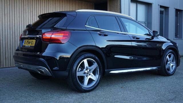 Mercedes-Benz GLA-KLASSE 180 122pk 2x AMG-Line Leder/Alcantara 18inch LM Keyless LED A-Camera *NL auto* 77686km!