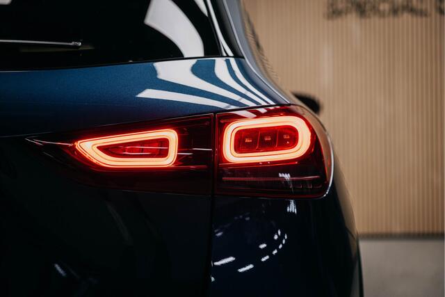 Mercedes-Benz GLA-KLASSE 180 d Business Solution AMG | AMG-Line | Pano | Stoelverwarming | Achteruitrijcamera |