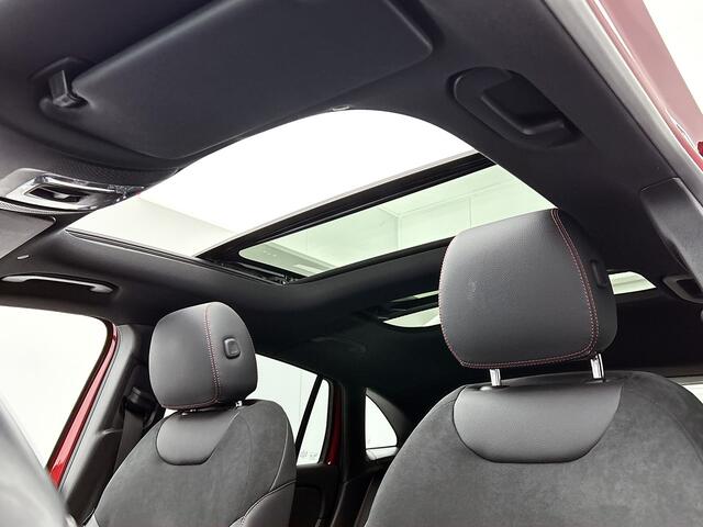 Mercedes-Benz GLA-KLASSE 250 e AMG Plug-In Hybride Panoramadak | 5 spaaks lichtmetalen velgen | elect. bed. Voorstoelen met memory | Trekhaak wegklapbaar | Navigatie | Parkig support met camera achter Inclusief 24 maanden Mercedes-Benz Certified garantie voor Europa.