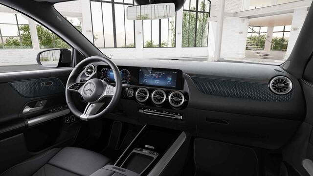 Mercedes-Benz GLA-KLASSE 250 e Luxury Line | Trekhaak | Multibeam | Getint glas | Widescreen | Stoelverwarming |