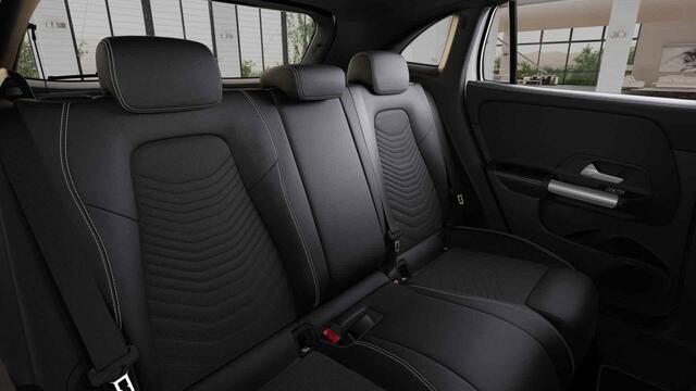 Mercedes-Benz GLA-KLASSE 250 e Luxury Line | Trekhaak | Multibeam | Getint glas | Widescreen | Stoelverwarming |