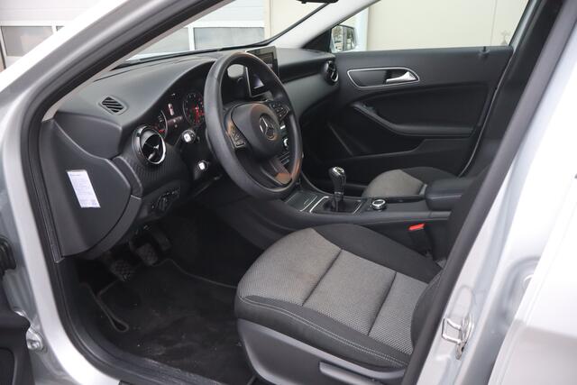 Mercedes-Benz GLA-KLASSE 180 Business Stoelverw I Parkeersensoren V+A I Cruise