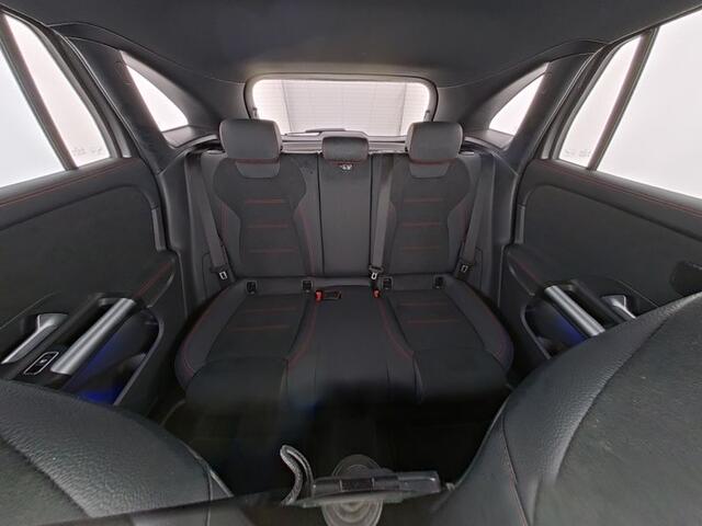 Mercedes-Benz GLA-KLASSE 250 e AMG Plug-In Hybride Trekhaak | AMG Line Premium | Sfeerverlichting | Distronic | MultiBeam Ledkoplampen | Stuur en Stoelverwarming. Inclusief 24 maanden Mercedes-Benz Certified garantie voor Europa.