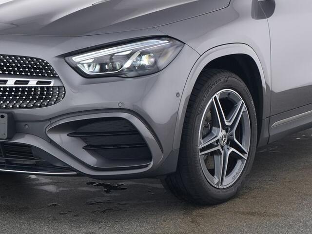 Mercedes-Benz GLA-KLASSE 250 e AMG Plug-In Hybride Trekhaak | AMG Line Premium | Sfeerverlichting | Distronic | MultiBeam Ledkoplampen | Stuur en Stoelverwarming. Inclusief 24 maanden Mercedes-Benz Certified garantie voor Europa.