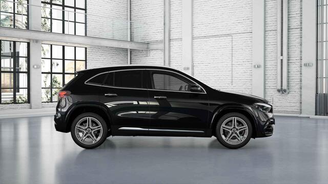 Mercedes-Benz GLA-KLASSE 180 AMG Line | Panoramadak | Burmester | Stoelverwarming | 19" lichtmetalen velgen |