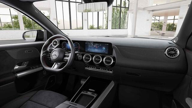 Mercedes-Benz GLA-KLASSE 180 AMG Line | Panoramadak | Burmester | Stoelverwarming | 19" lichtmetalen velgen |