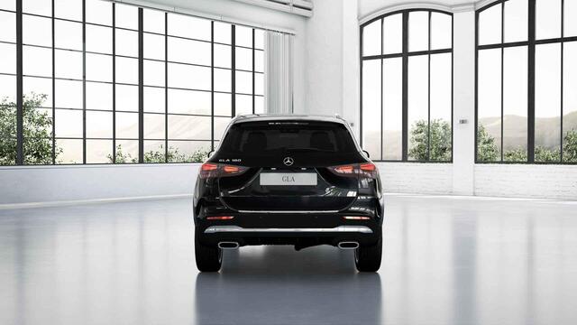 Mercedes-Benz GLA-KLASSE 180 AMG Line | Panoramadak | Burmester | Stoelverwarming | 19" lichtmetalen velgen |