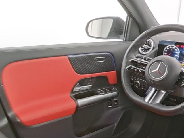 Mercedes-Benz GLA-KLASSE 250 e AMG Nightpakket Plug-In Hybride | Peper Red-zwart Leder | Keyless Go | 360 gr Camera | Sfeerverlichting | Stuur en Stoelverwarming | Inclusief 24 maanden Mercedes-Benz Certified garantie voor Europa.