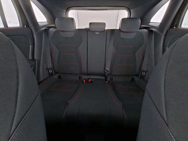 Mercedes-Benz GLA-KLASSE 250 e AMG Nightpakket Plug-In Hybride | Panoramadak | Keyless Go |Stuur en Stoelverwarming | Sfeerverlichting | Parkeerpakket met Camera | Inclusief 24 maanden Mercedes-Benz Certified garantie voor Europa.