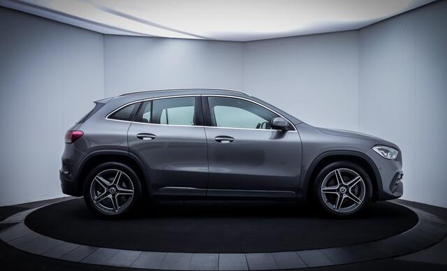 Mercedes-Benz GLA-KLASSE 250 4MATIC AMG Line PANO | AMBIANCE LIGHT | CAMERA | CARPLAY | STOELVERW | NAVI | DAB | ELEK KLEP | LMV 19''