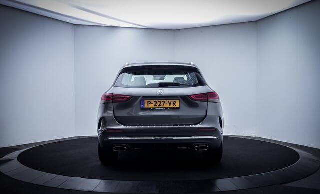 Mercedes-Benz GLA-KLASSE 250 4MATIC AMG Line PANO | AMBIANCE LIGHT | CAMERA | CARPLAY | STOELVERW | NAVI | DAB | ELEK KLEP | LMV 19''