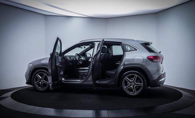 Mercedes-Benz GLA-KLASSE 250 4MATIC AMG Line PANO | AMBIANCE LIGHT | CAMERA | CARPLAY | STOELVERW | NAVI | DAB | ELEK KLEP | LMV 19''