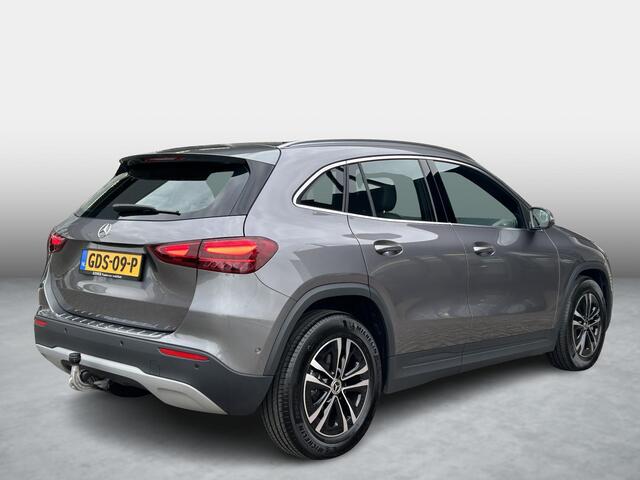 Mercedes-Benz GLA-KLASSE 180 Star Edition | Trekhaak | Cruise Control | Stoelverwarming | LED koplampen