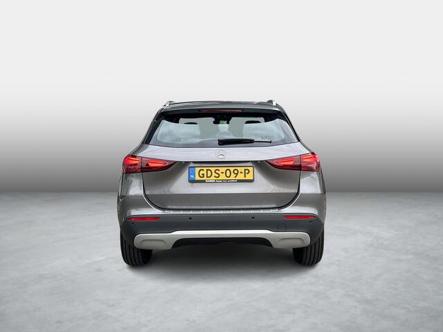 Mercedes-Benz GLA-KLASSE 180 Star Edition | Trekhaak | Cruise Control | Stoelverwarming | LED koplampen
