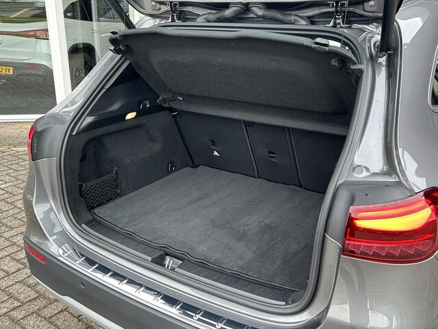 Mercedes-Benz GLA-KLASSE 180 Star Edition | Trekhaak | Cruise Control | Stoelverwarming | LED koplampen