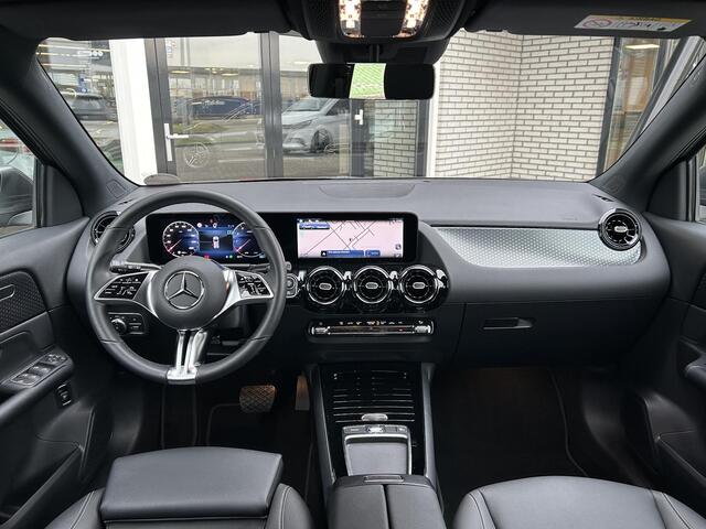 Mercedes-Benz GLA-KLASSE 180 Star Edition | Trekhaak | Cruise Control | Stoelverwarming | LED koplampen