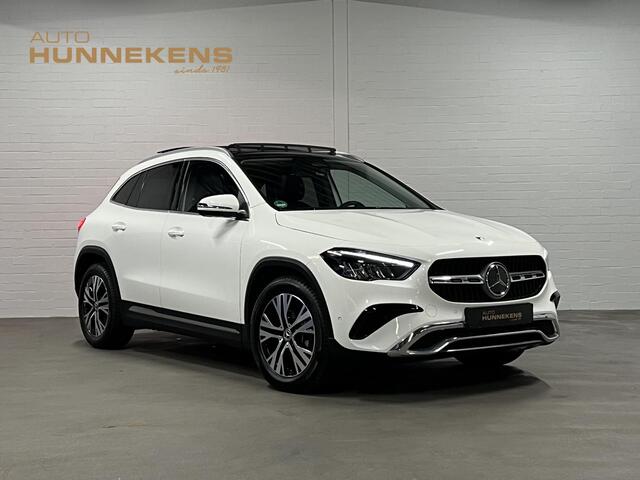 Mercedes-Benz GLA-KLASSE 180 Trekhaak | Open dak | Cruise control | Navigatie | Stoel-/stuurverwarming | Achteruitrij camera