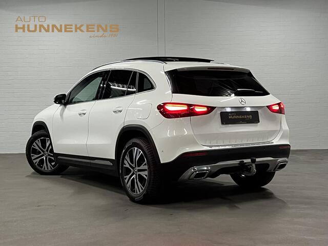 Mercedes-Benz GLA-KLASSE 180 Trekhaak | Open dak | Cruise control | Navigatie | Stoel-/stuurverwarming | Achteruitrij camera