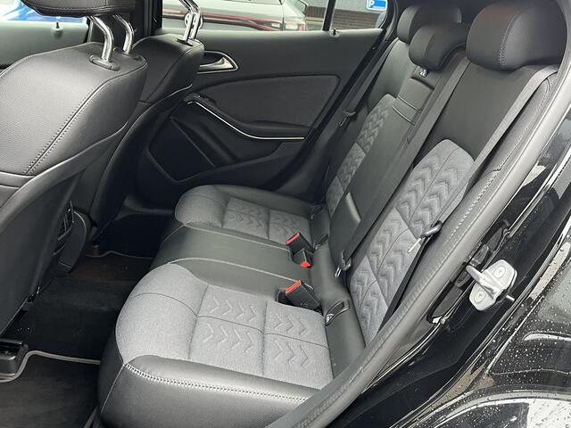 Mercedes-Benz GLA-KLASSE 180 Premium Plus Stoelverwarming | Climate Control | Camera | Top onderhouden | 12 maanden BOVAG-garantie