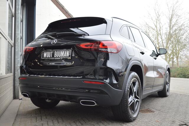 Mercedes-Benz GLA-KLASSE 250 e AMG Led Panorama Widescreen Sfeer Camera Night Keyless Pdc