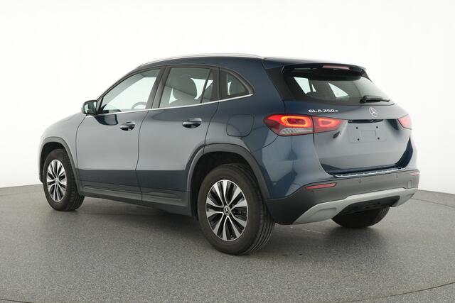 Mercedes-Benz GLA-KLASSE 250 e Plug-In Hybride Trekhaak | Achteruitrijcamera | Ledkoplampen | Easy-Pack Achterklep |Stoelverwarming voor. Inclusief 24 maanden MB Certified garantie voor Europa.