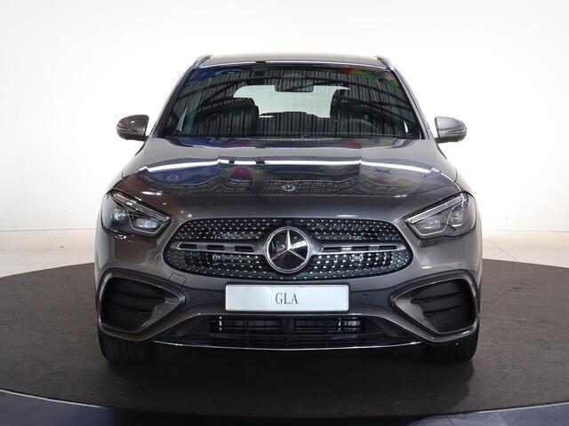 Mercedes-Benz GLA-KLASSE 180 Business Solution AMG | Panoramaschuifdak | Premium Plus | head-up display | Trekhaak