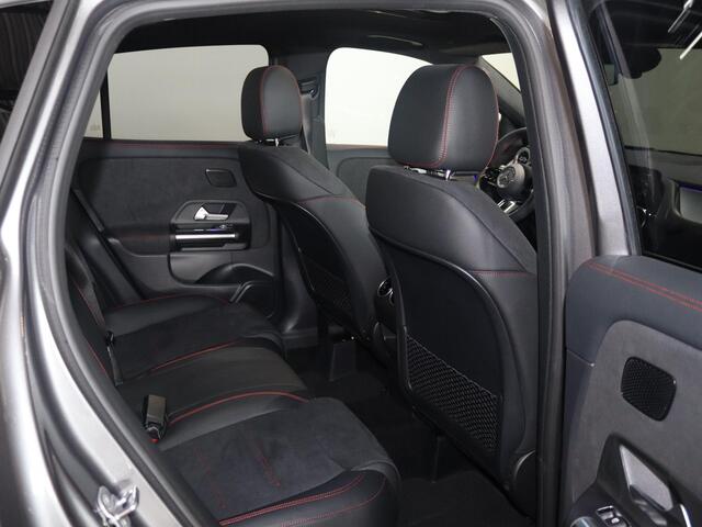 Mercedes-Benz GLA-KLASSE 180 Business Solution AMG | Panoramaschuifdak | Premium Plus | head-up display | Trekhaak