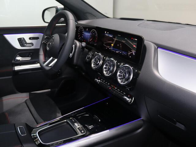 Mercedes-Benz GLA-KLASSE 180 Business Solution AMG | Panoramaschuifdak | Premium Plus | head-up display | Trekhaak