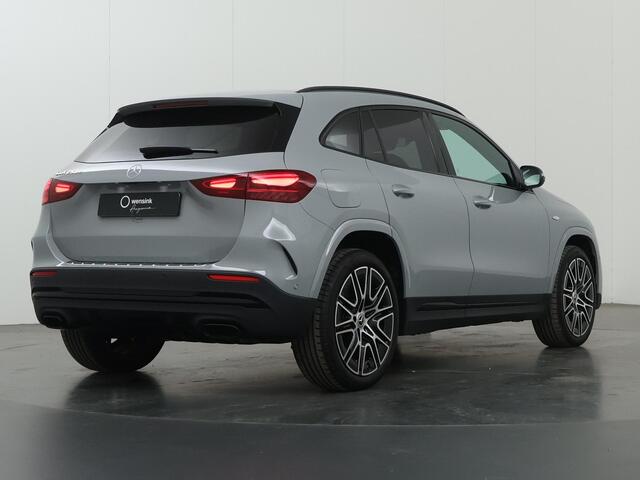 Mercedes-Benz GLA-KLASSE 250 e AMG Line | Panoramadak | Trekhaak | 20 inch | Night pakket |