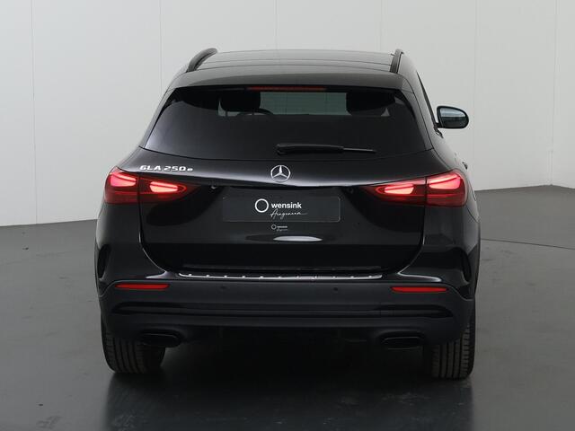 Mercedes-Benz GLA-KLASSE 250 e AMG Line | Panoramadak | Trekhaak | 20 inch | Night pakket |