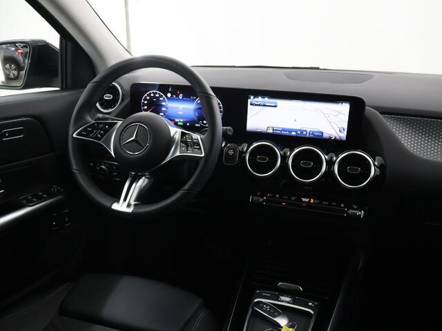 Mercedes-Benz GLA-KLASSE 250 e Luxury Line | Trekhaak | Stoelverwarming | Elektrische achterklep | 360 camera | Getint glas |