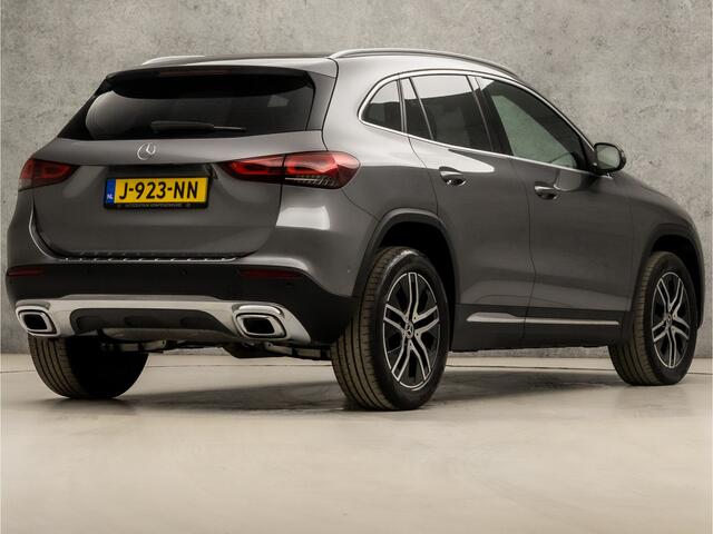 Mercedes-Benz GLA-KLASSE 200 Luxury 164Pk Automaat (GROOT NAVI, SFEERVERLICHTING, LEDER, WIDESCREEN, STOELVERWARMING, SPORTSTOELEN, CAMERA, ZWART HEMEL, NIEUWSTAAT)
