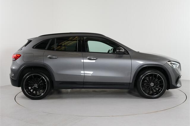 Mercedes-Benz GLA-KLASSE 250 e AMG Night PHEV 218 pk | Panorama | 20" | Leer/alcantara |