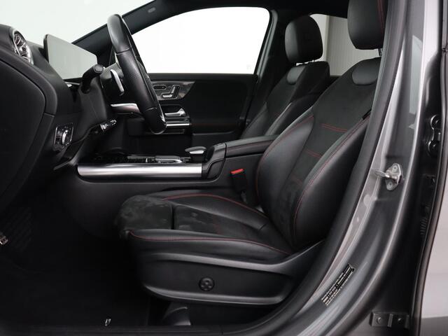 Mercedes-Benz GLA-KLASSE 200 Business Solution AMG | Panoramadak | Carplay | Matrix LED | Stoelverwarming | Memory | Leder/Alcantara | Navigatie | Park Assist