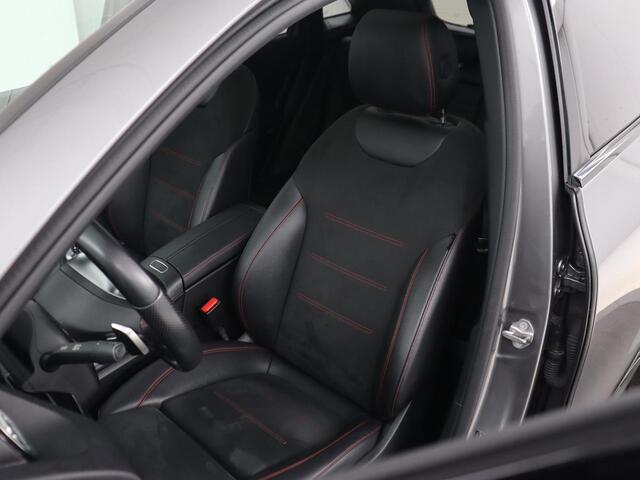 Mercedes-Benz GLA-KLASSE 200 Business Solution AMG | Panoramadak | Carplay | Matrix LED | Stoelverwarming | Memory | Leder/Alcantara | Navigatie | Park Assist