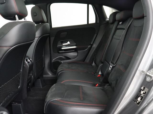 Mercedes-Benz GLA-KLASSE 200 Business Solution AMG | Panoramadak | Carplay | Matrix LED | Stoelverwarming | Memory | Leder/Alcantara | Navigatie | Park Assist