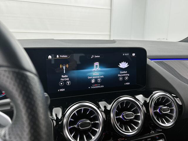 Mercedes-Benz GLA-KLASSE 200 Business Solution AMG 5 spaaks lichtmetalen velgen | Navigatie | MBUX wide screen | Parking support met camera achter | Trekhaak | Inclusief 24 maanden MB Certified garantie voor Europa.